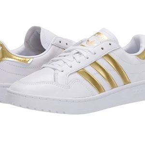 NWOT Adidas Originals Women's Team Court Sneaker!